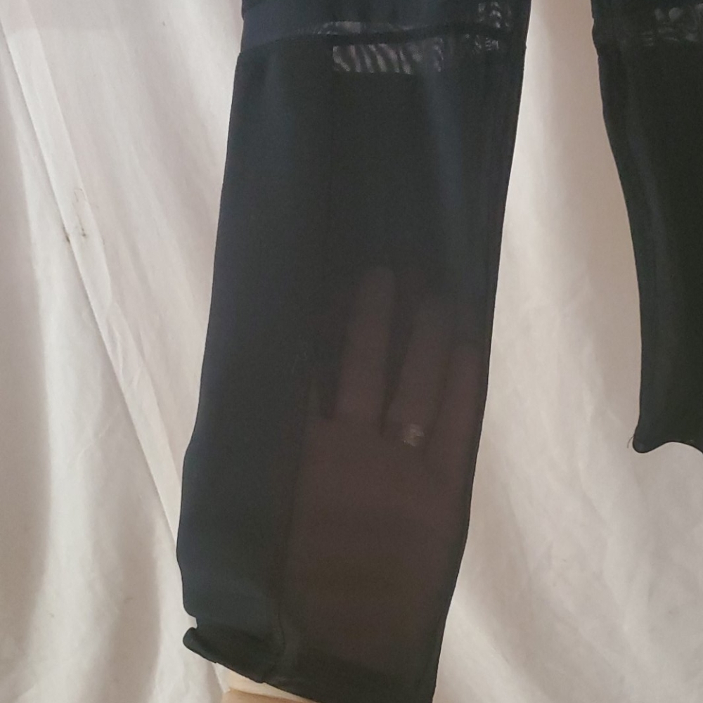 Fabletics mesh crops - Picture 3 of 4